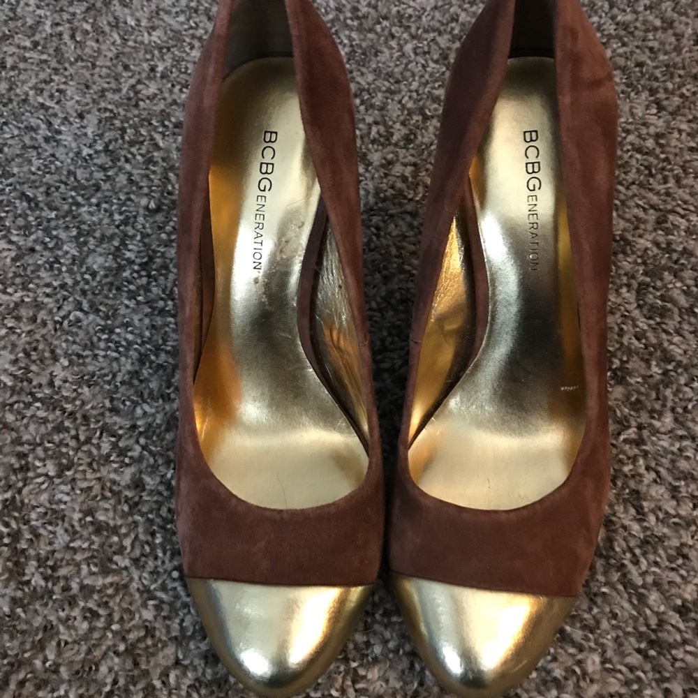 Brown suede with gold tip pumps